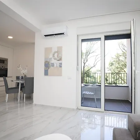 Aqua Vista Lux Raj Апартаменты *