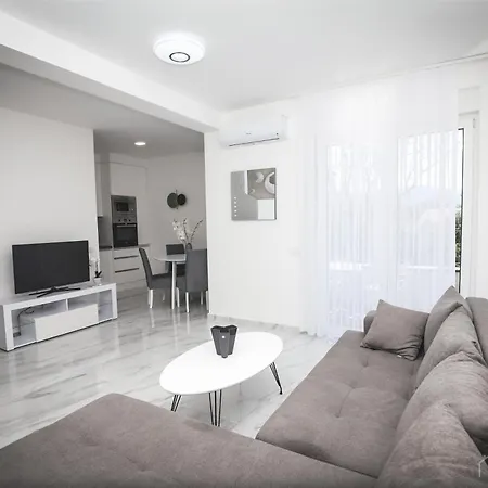 Aqua Vista Lux Raj Апартаменты *